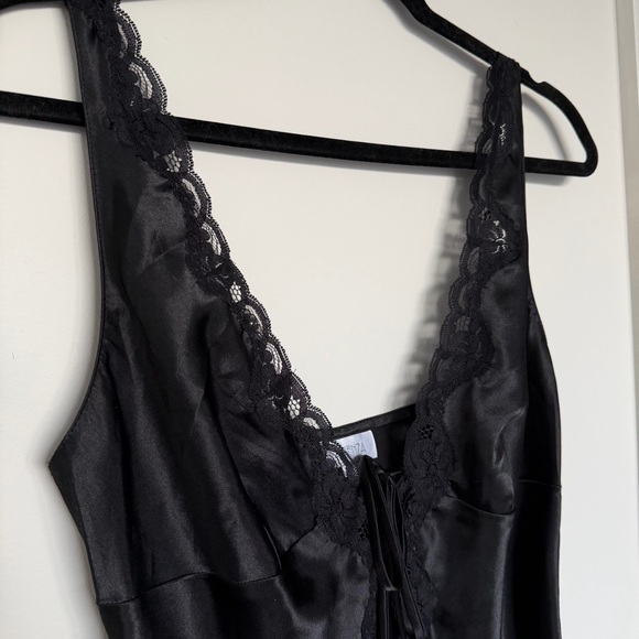 3/$30 La SENZA Black Satin Lace Chemise - Picture 4 of 5